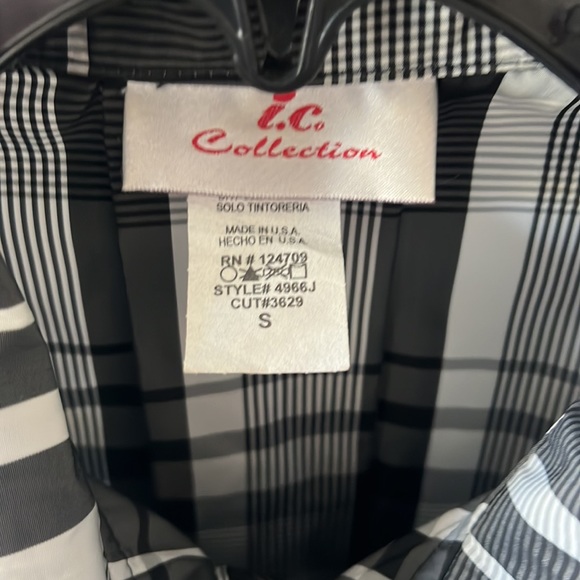 Polyester jacket with large buttons in front - Picture 2 of 3